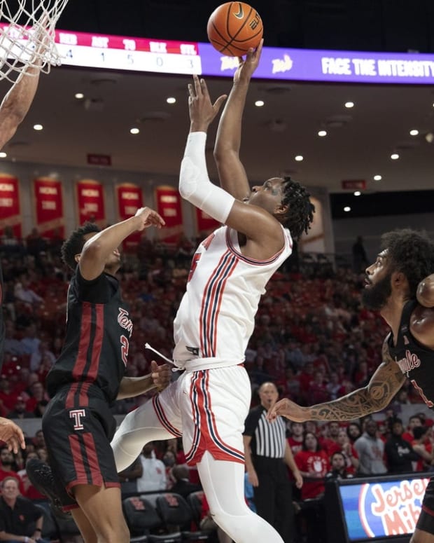 Mar 3, 2022; Houston, Texas, USA; Houston Cougars center Josh Carlton (25) shoots against Temple Owls guard Jahlil White (2) in the first half at Fertitta Center. Mandatory Credit: Thomas Shea-USA TODAY Sports
